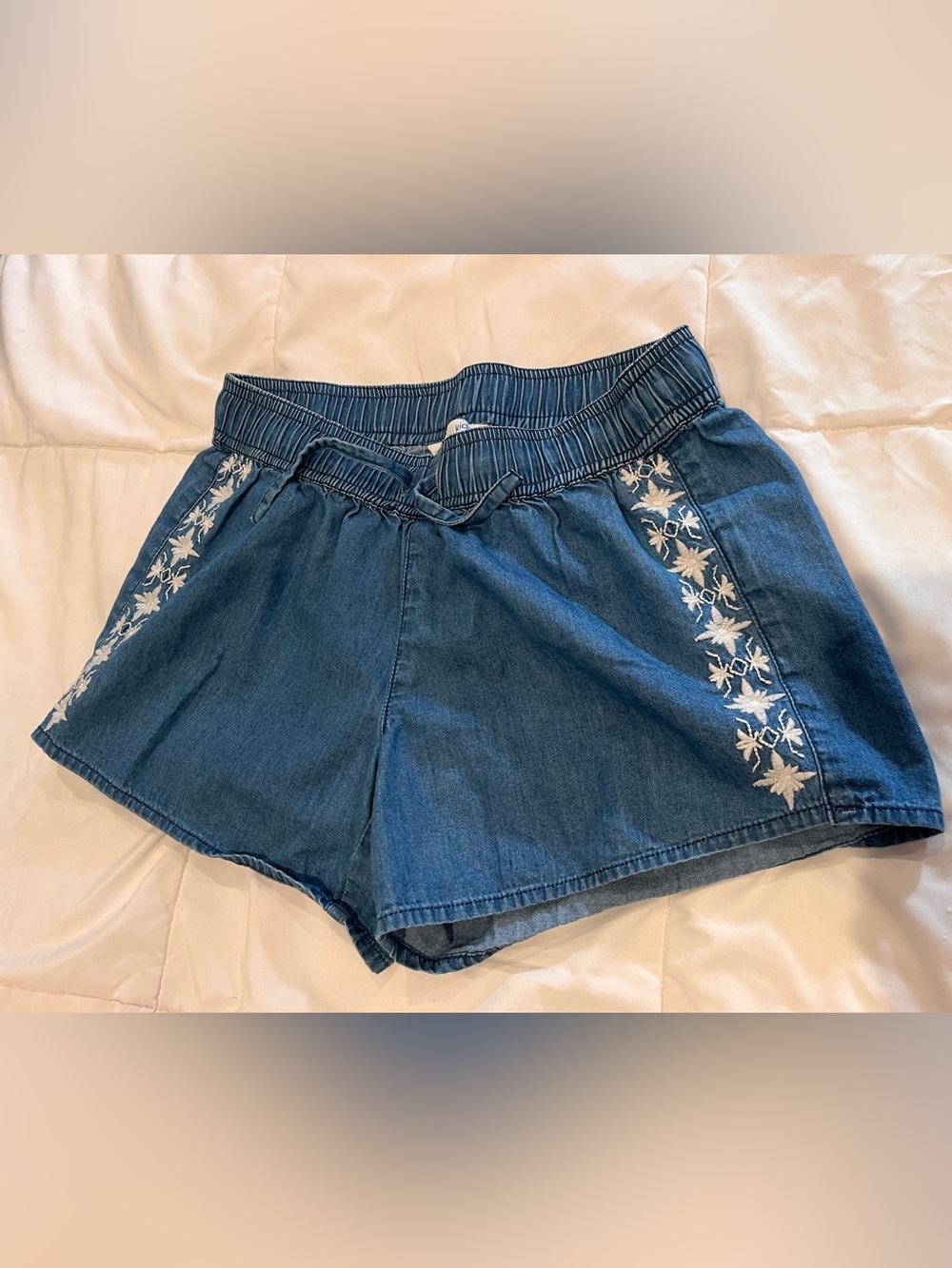 Garnet Hill chambray denim girl’s large blue shorts embroidery pull on